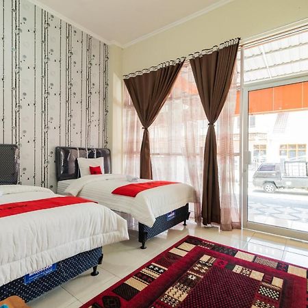 RedDoorz Syariah near Pasar Aur Kuning Hotel Bukittinggi Luaran gambar