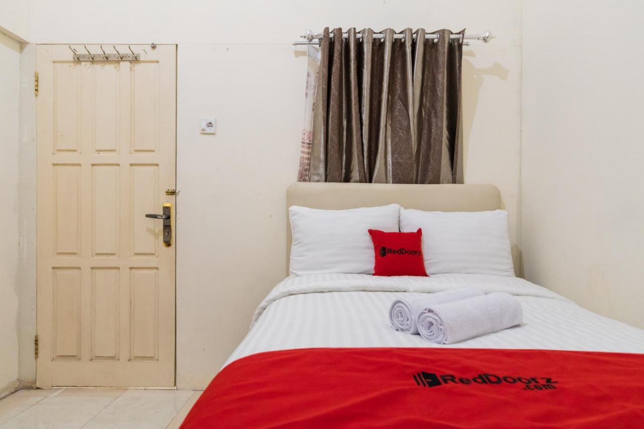 RedDoorz Syariah near Pasar Aur Kuning Hotel Bukittinggi Luaran gambar