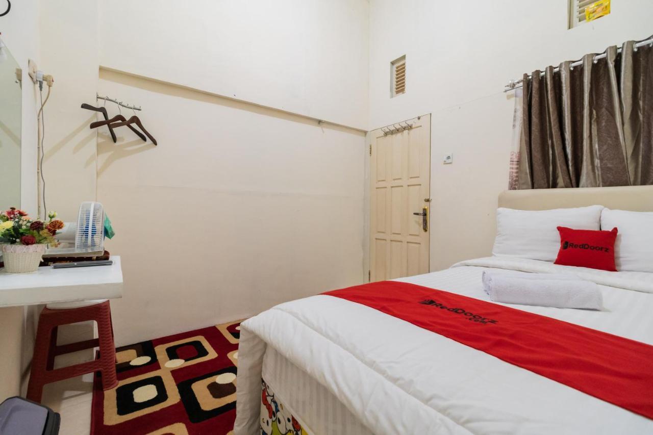 RedDoorz Syariah near Pasar Aur Kuning Hotel Bukittinggi Luaran gambar
