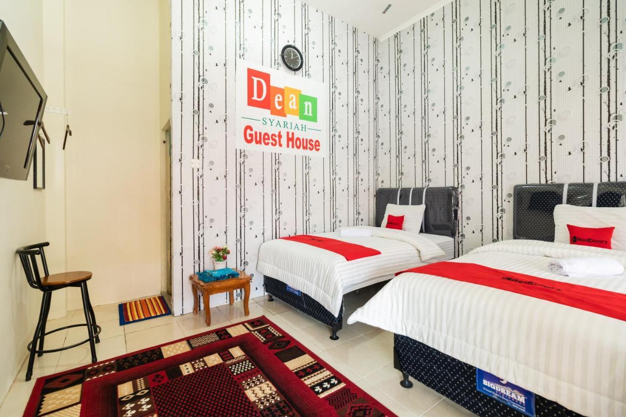 RedDoorz Syariah near Pasar Aur Kuning Hotel Bukittinggi Luaran gambar